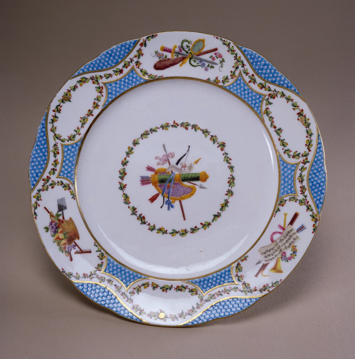 Prato de serviço de sobremesa Sevres, do Melbourne Service, 1770 (porcelana de pasta mole) de French School