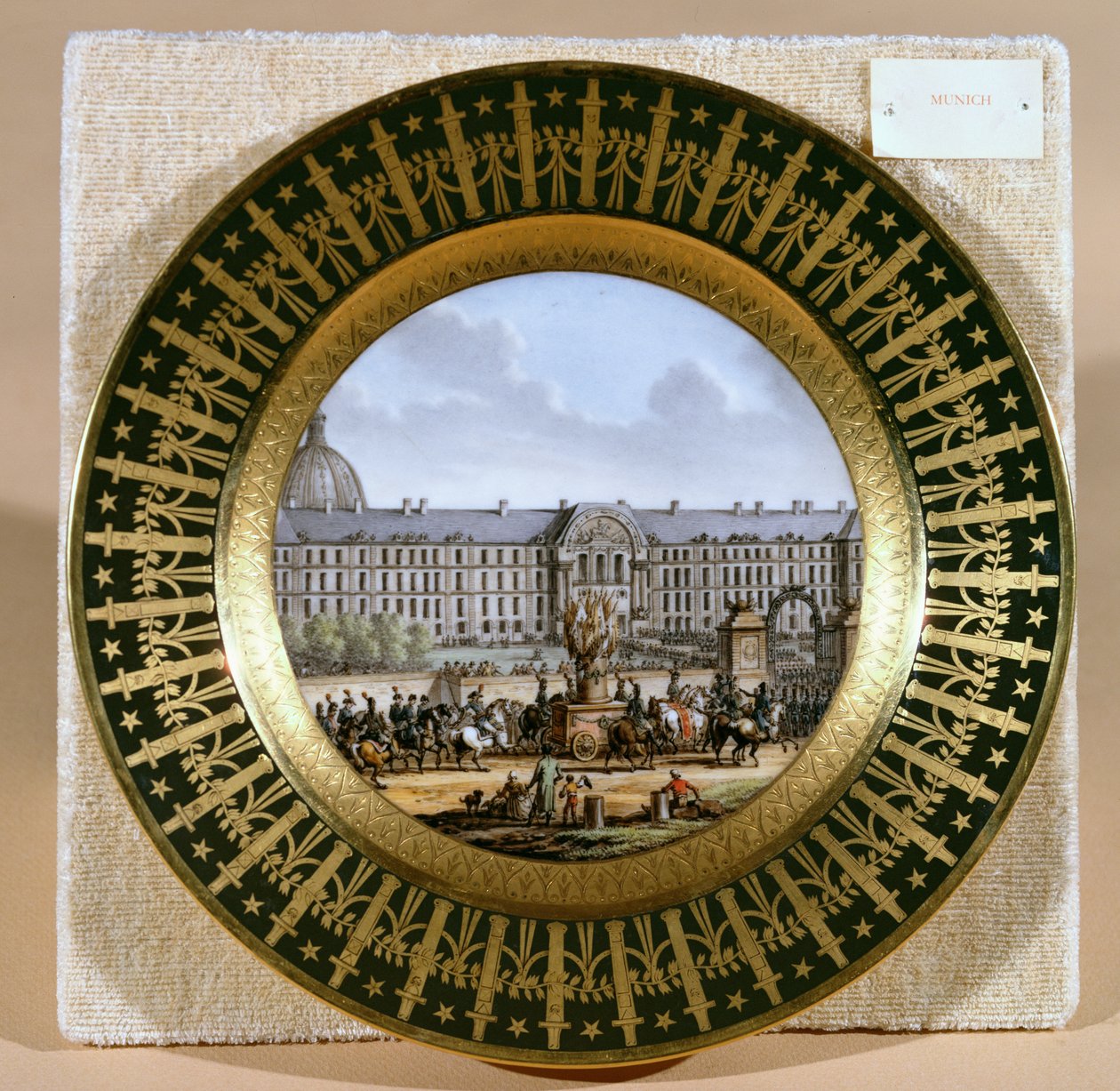 Placa de Sevres representando a chegada da espada de Frederico II (1712-86) o Grande, no Hotel des Invalides (porcelana) de French School