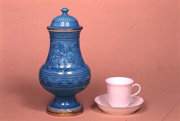 vaso de Sevres de French School