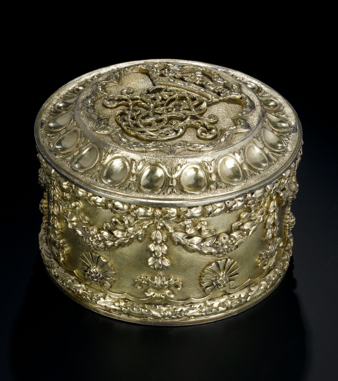 Caixa circular prateada com tampa do serviço de banheiro Lennoxlove, de propriedade de Frances Teresa Stewart, Duquesa de Richmond e Lennox: French, Paris, analisada entre abril e setembro de 1672 de French School