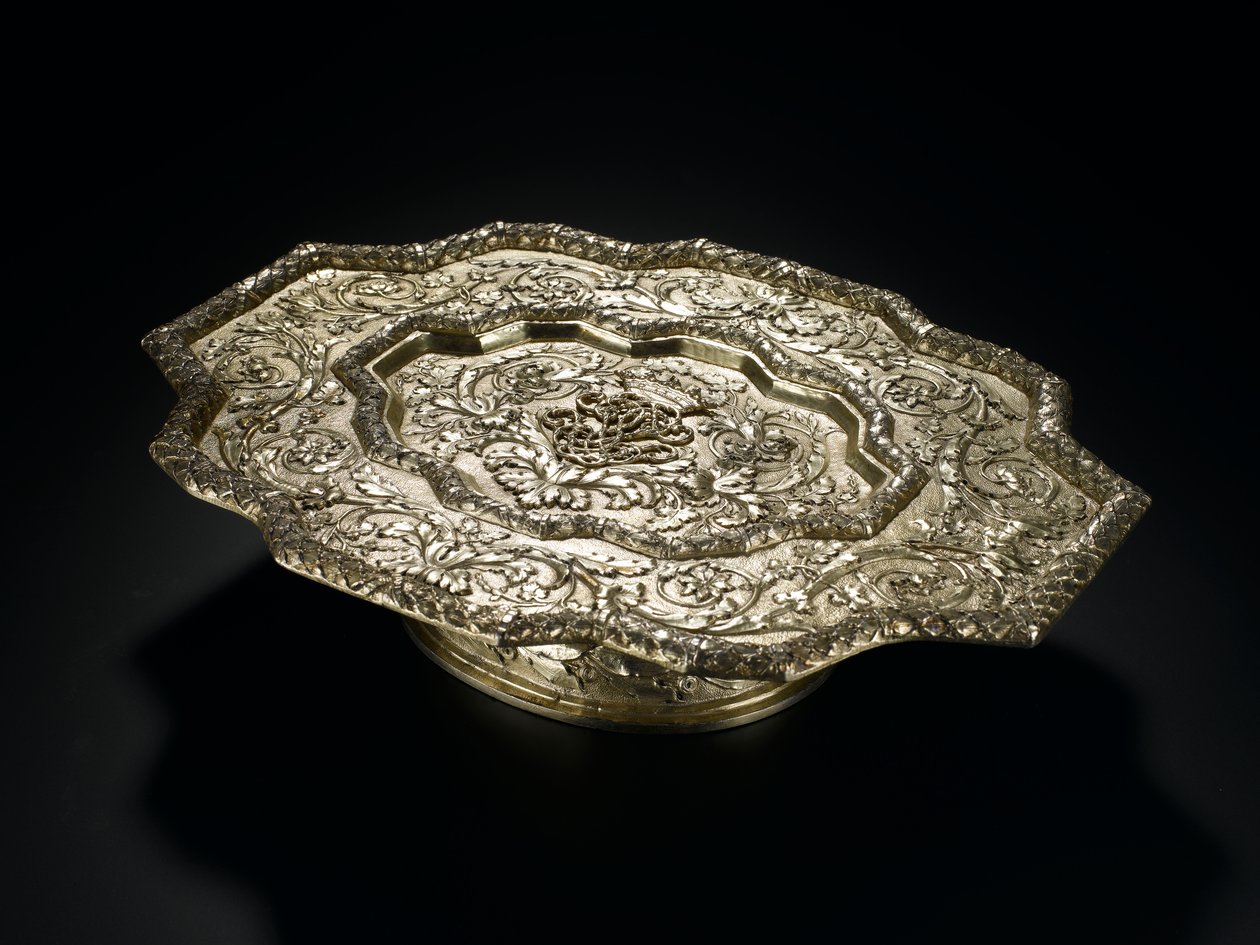 Bandeja de prata dourada de contorno modelado, do serviço de banheiro Lennoxlove, de propriedade de Frances Teresa Stewart, Duquesa de Richmond e Lennox: French, Paris, 1666-1667 de French School