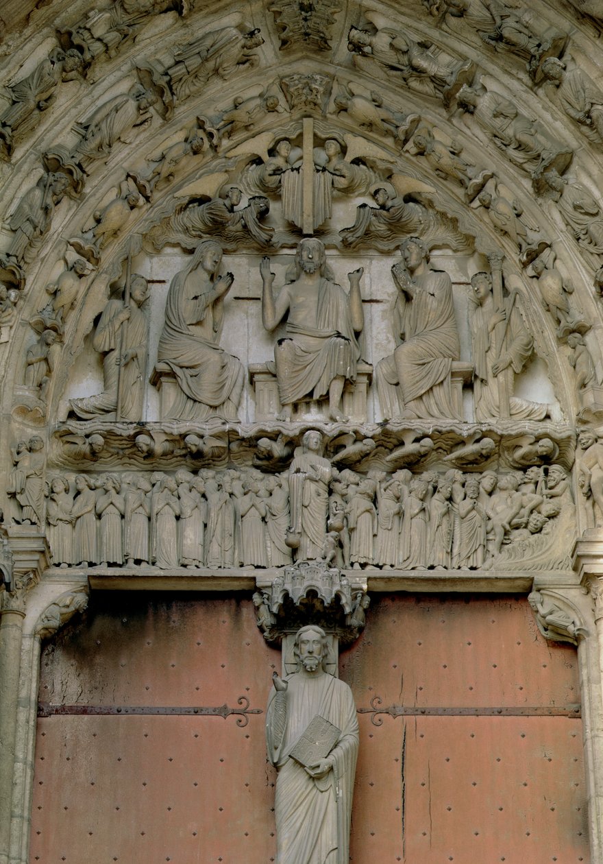 Tímpano do Portal Sul representando Cristo Enthroned com um Beau Figura de Cristo no trumeau abaixo, século XII de French School