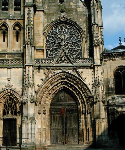 Portal sul da fachada oeste (porta sul) de French School