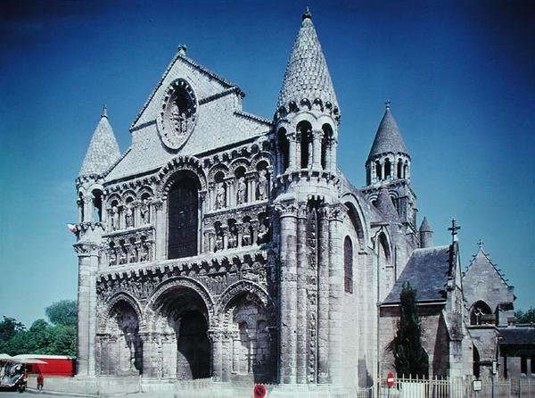 Vista oeste sul da igreja de French School