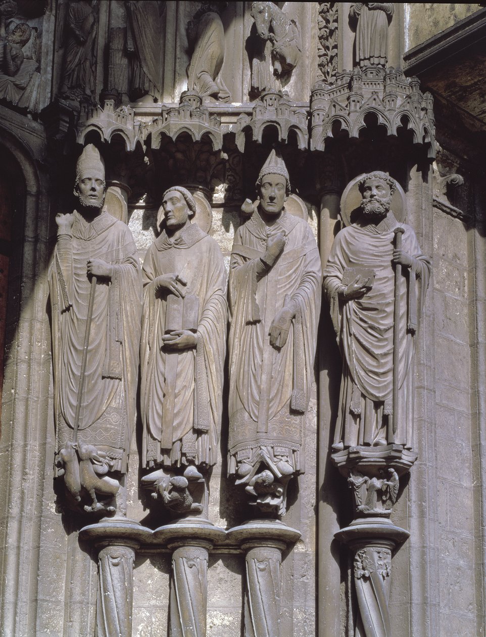 São Martinho, São Jerônimo, São Gregório e São Avito, figuras jamb dos confessores do portal leste da varanda sul, início do século XIII de French School