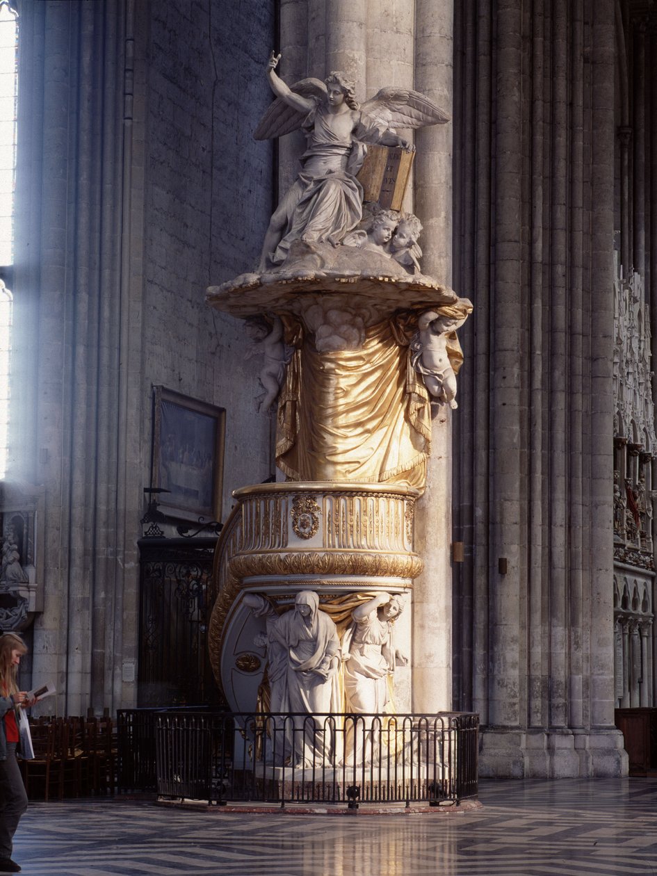 Estátua na Catedral de Amiens (80). de French School