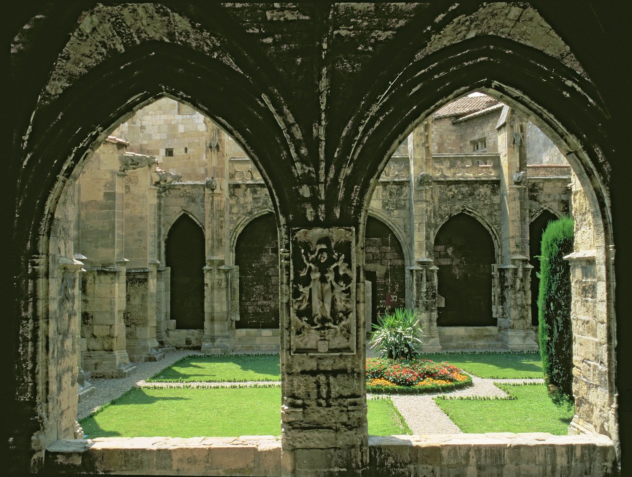 The Cloister Garden, visto de uma das galerias, 1272-1340 de French School