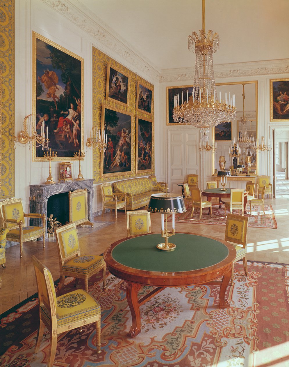 A sala de recepção principal no Grand Trianon de French School