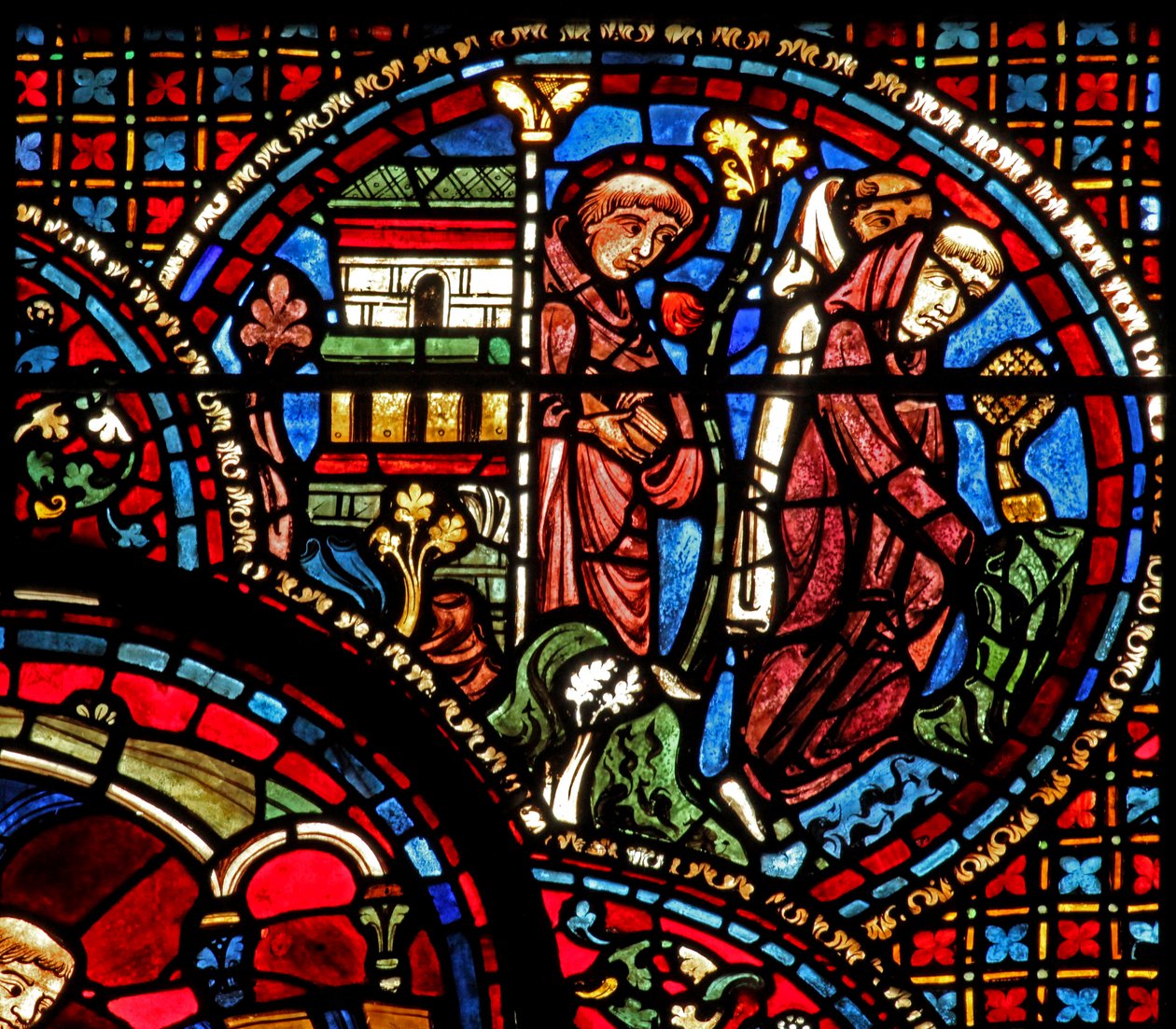 A janela de St Lubin: ele sai da igreja com dois monges (w45) de French School