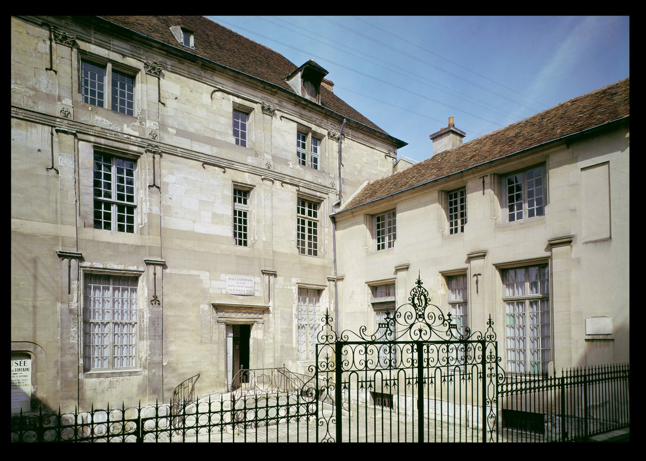 O local de nascimento de Jean de la Fontaine (1621-95), construído em 1559 de French School
