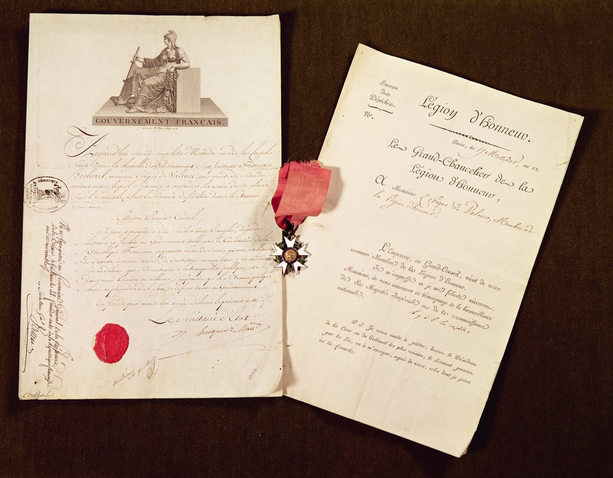Os documentos e a medalha da nomeação de François Becherel como cavaleiro da Legião de Honra em 17 de julho de 1802 (mídia mista) de French School