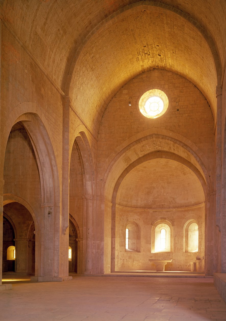 A nave da abadia cisterciense, fundada em 1146 de French School