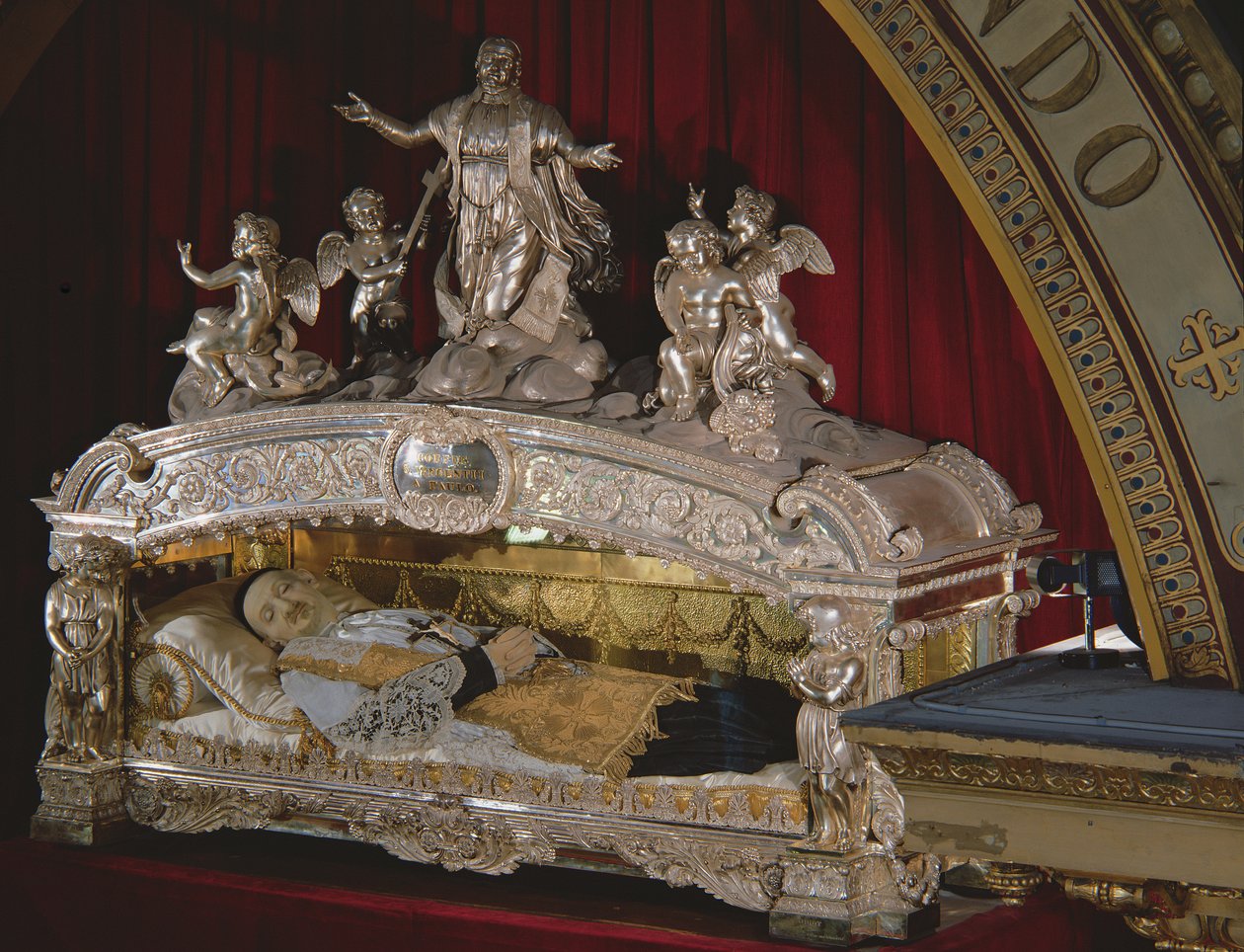 O santuário de São Vicente de Paulo (1581-1660) 1827 (prata) (ver também 248113) de French School