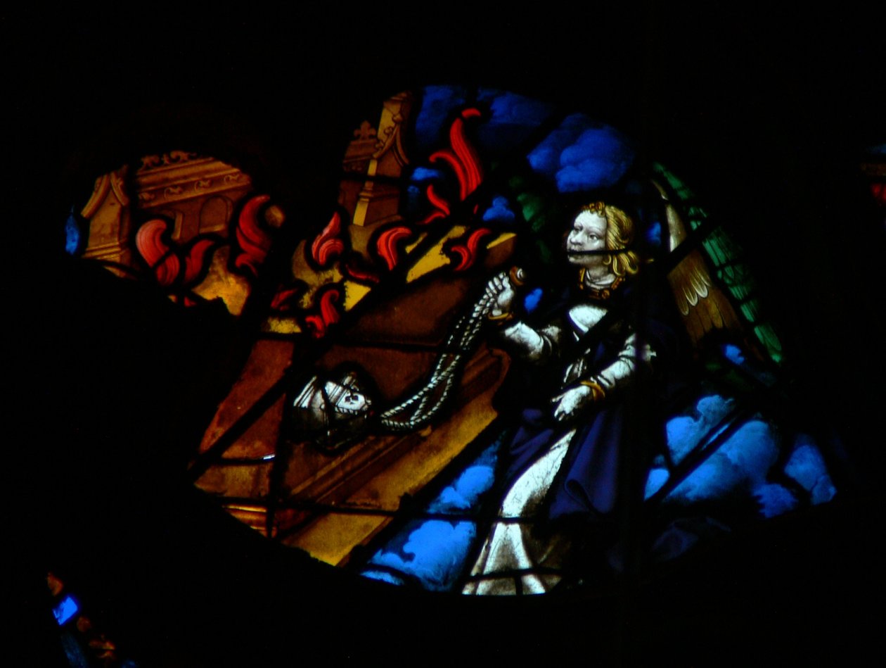 A rosácea oeste representando uma cena do livro do Apocalipse: um anjo dando incenso ao altar (simbolizando as orações dos santos) (8: 3). de French School
