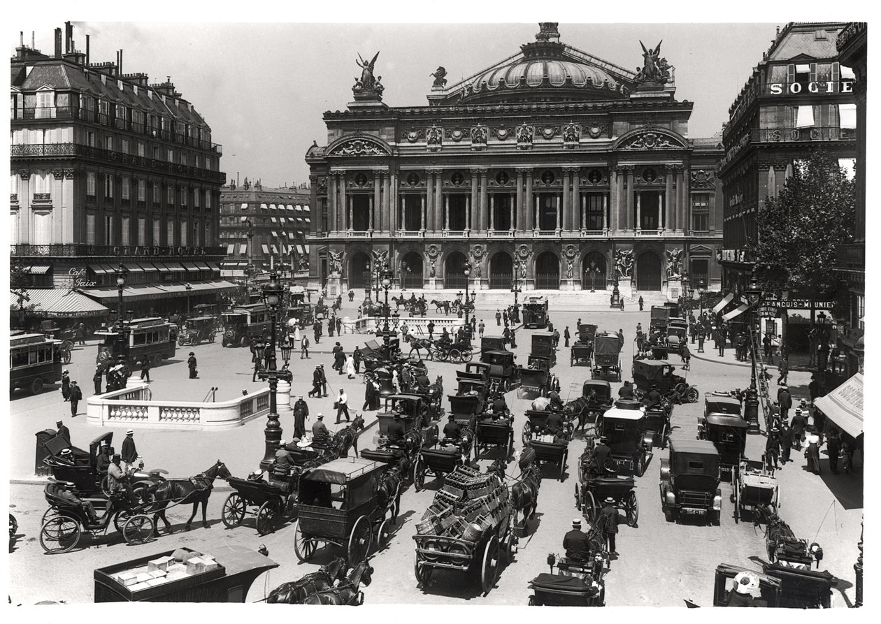 Tráfego em frente à Ópera de Paris, 1890-99 de French School