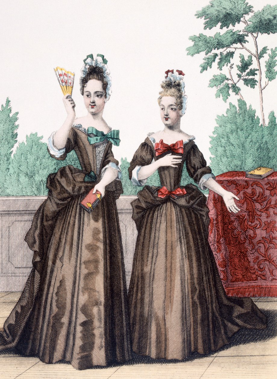 Dois vestidos de passeio 88: Duas senhoras em vestidos de passeio andando em um jardim. Ambos usam fitas que significam seu status; de French School