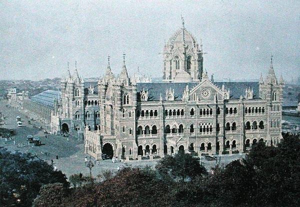 Victoria Terminus, Bombay, gravada por Gillot, c.1910 (cor litho) de French School