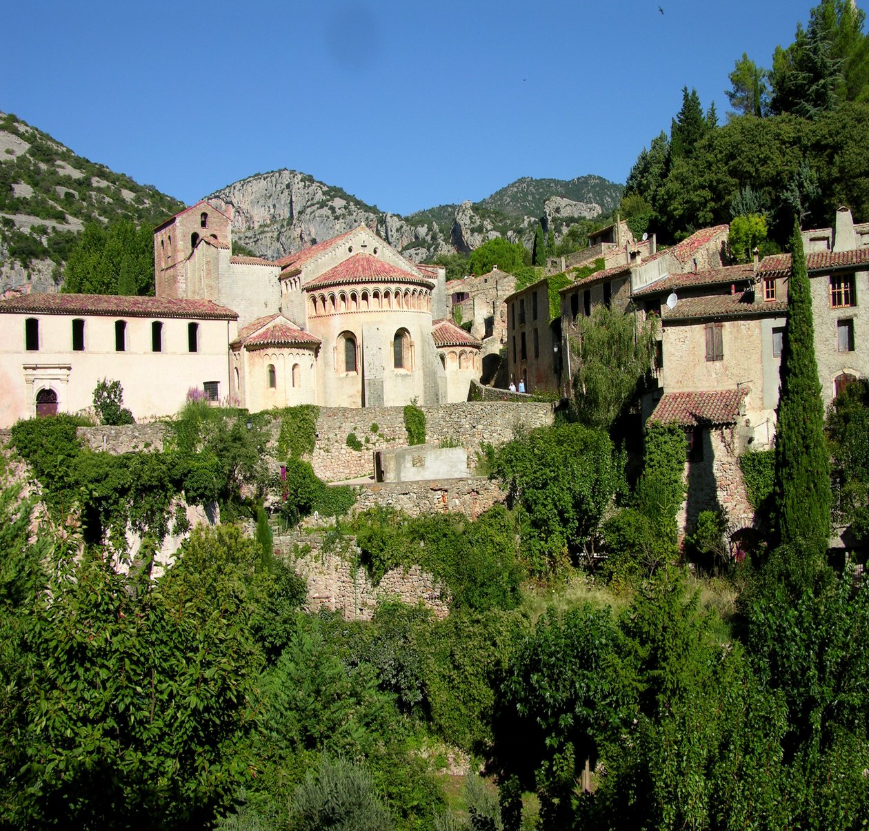 Vista da Igreja da Abadia, do 11º ao 12º século de French School