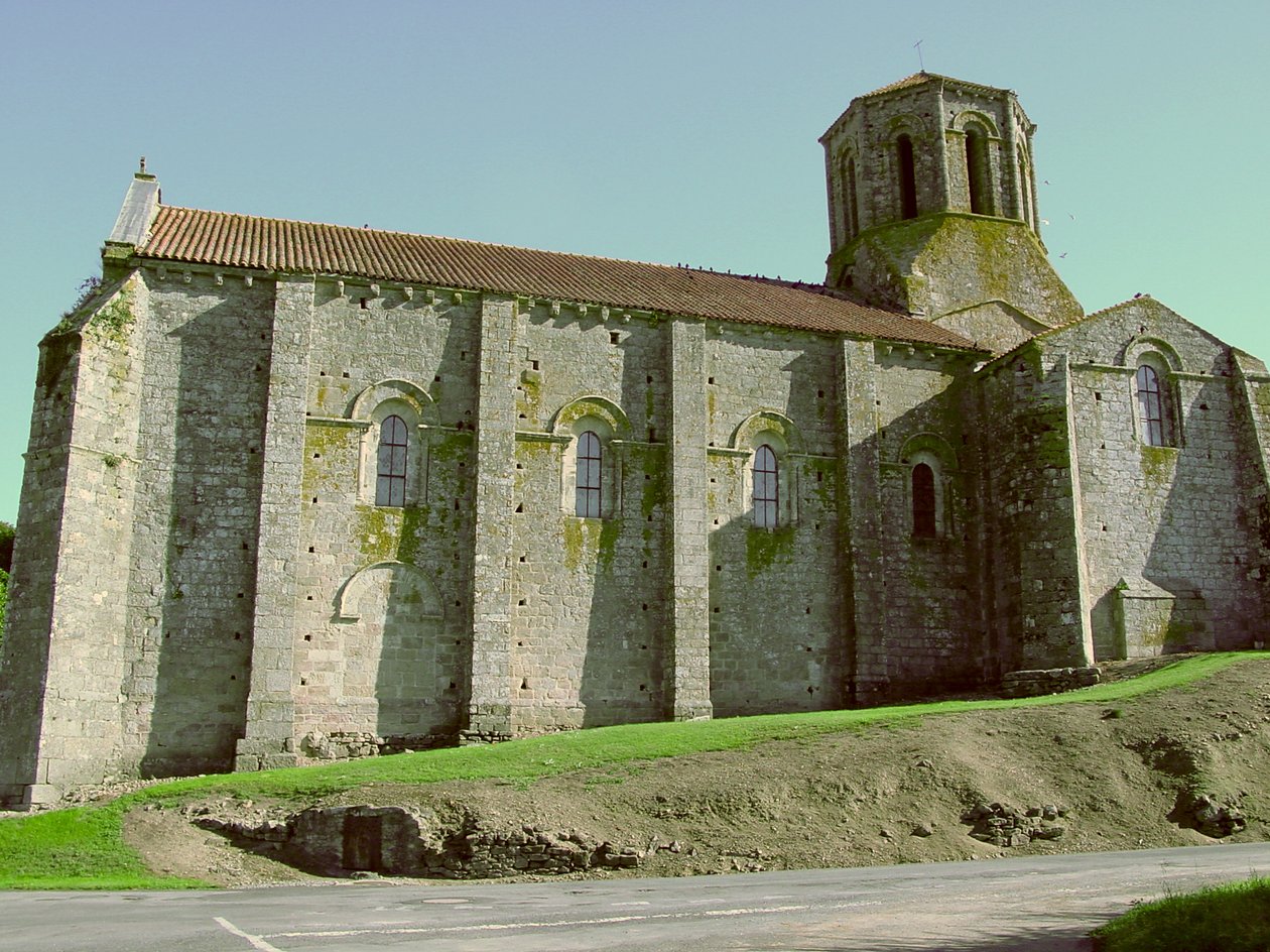 Vista da Igreja de São Pedro de French School