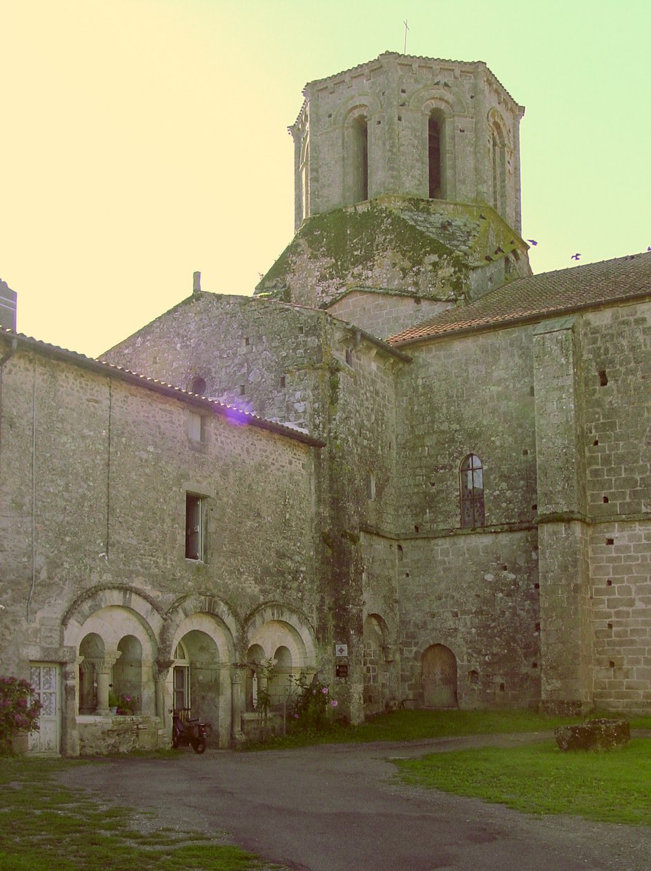 Vista da Igreja de São Pedro de French School
