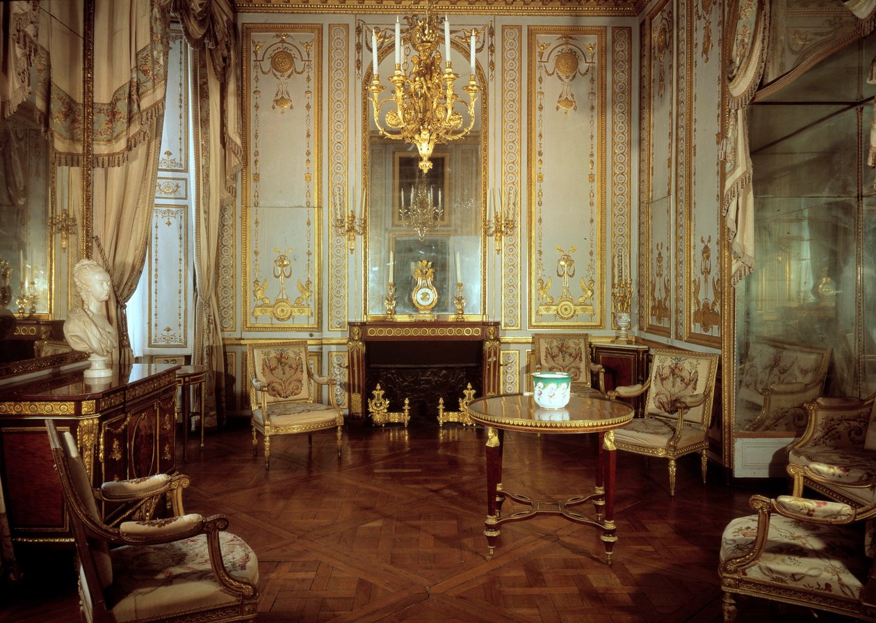Vista do Armário Interior da Rainha Maria Antonieta (1755-1793) (o armário do dore). Versailles, museu do castelo de French School