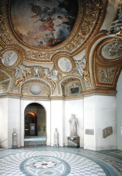Vista da Rotunda de Marte com figuras de estuque de Michel Anguier (1612-1686) de French School