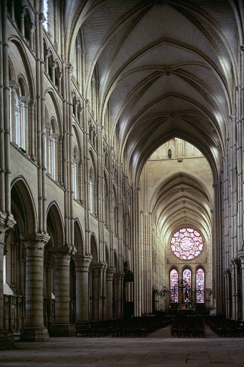 Vista da nave olhando para o leste, concluída em c.1230 de French School