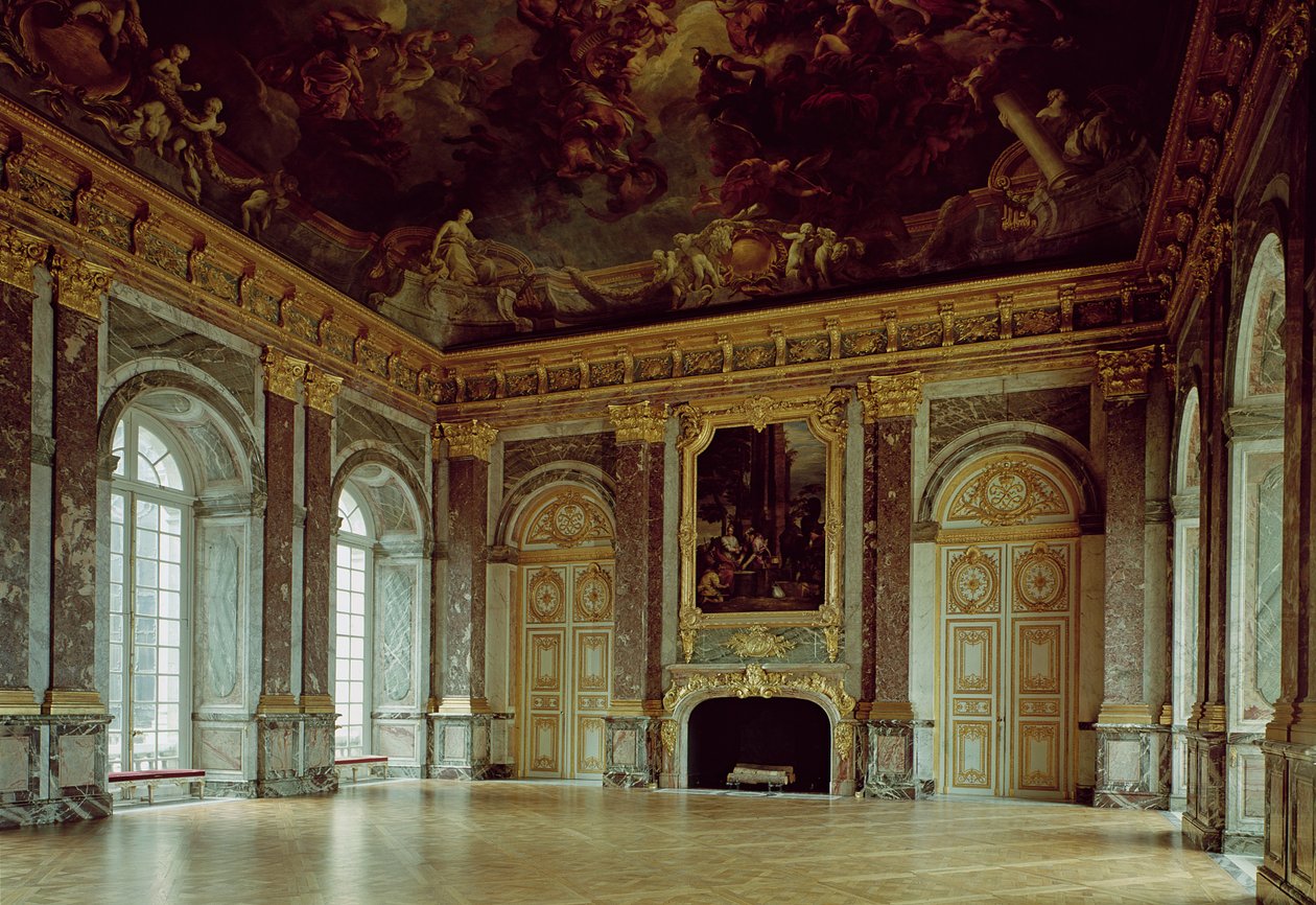 Vista do Salon dHercule, inaugurado em 1739 de French School