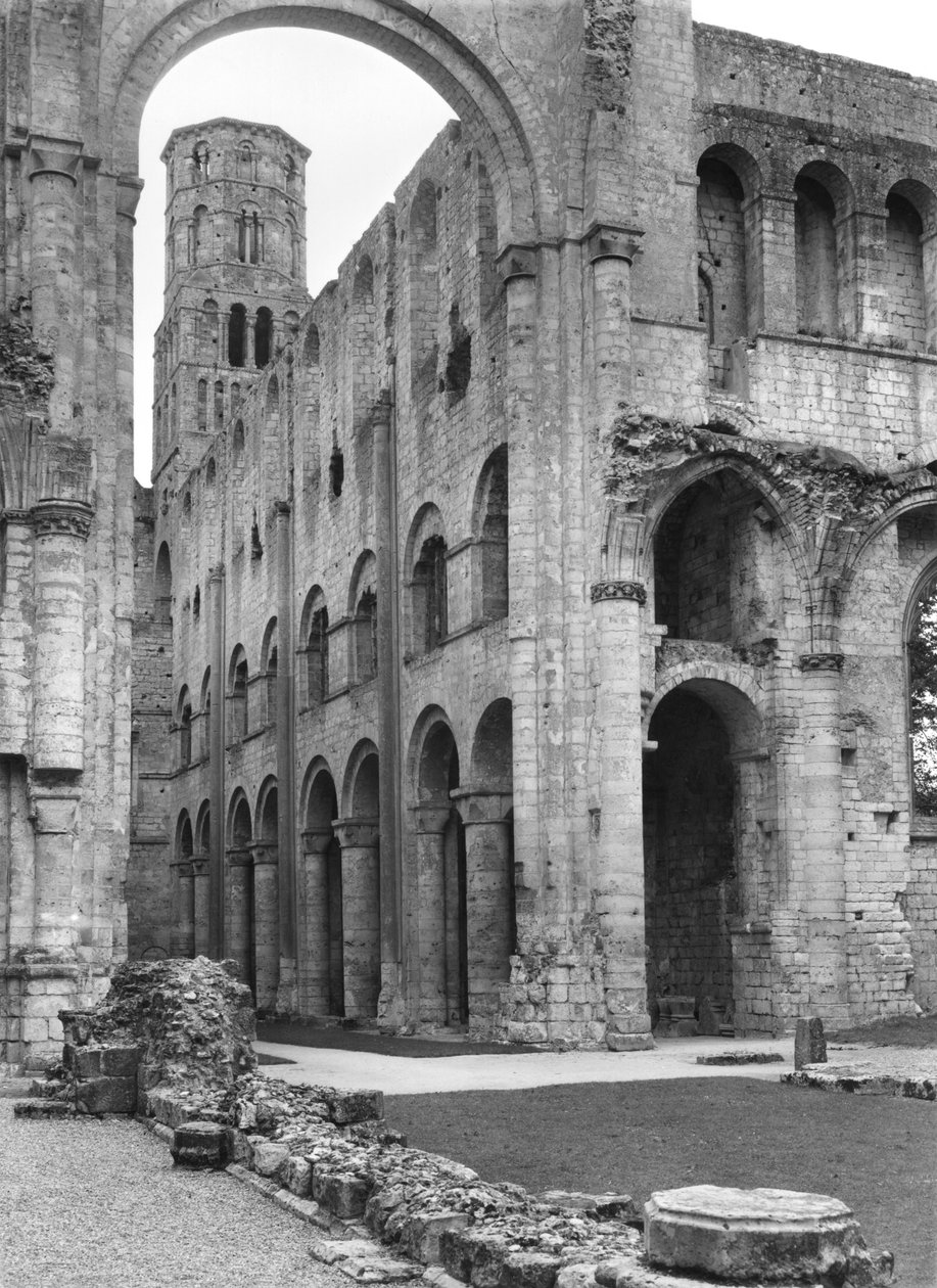 Vista, igreja, interior, c.1040-67 de French School