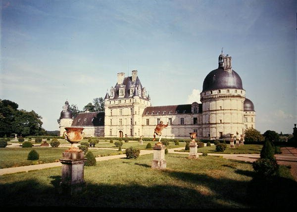 Vista da fachada leste, edifício iniciado em 1540 de French School