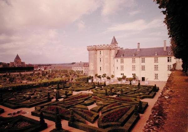 Vista da fortaleza e jardins de French School