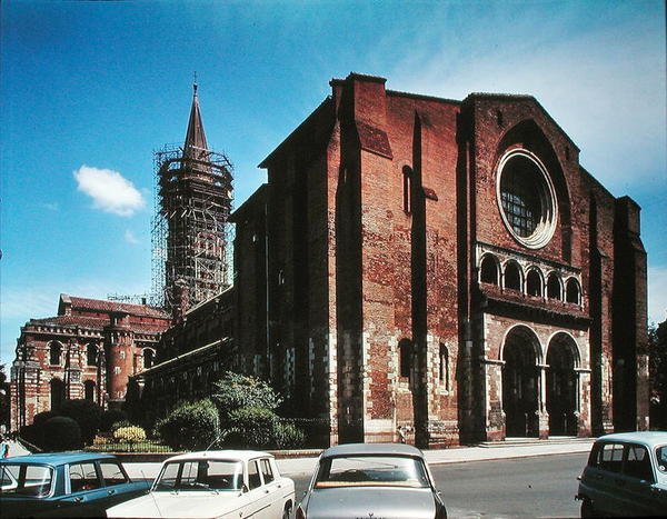 Vista da fachada oeste da igreja, iniciada c.1075-80 de French School