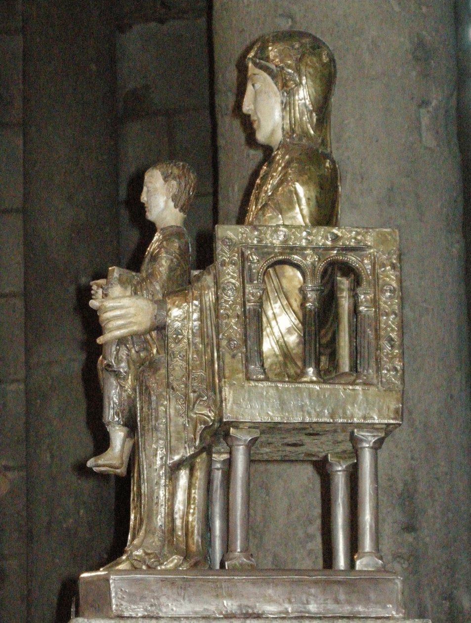 Virgem e Criança (noz banhada a ouro) de French School