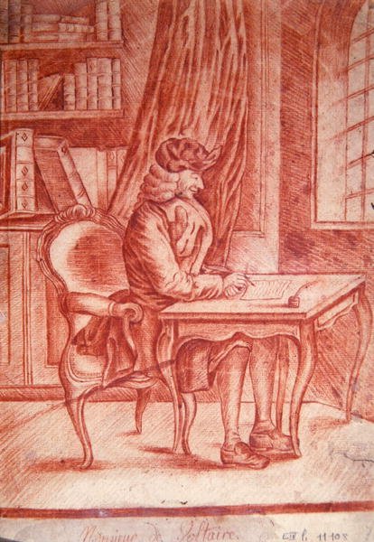 Voltaire (1694-1778) escrevendo em seu estudo, c.1765-75 (giz vermelho sobre papel) de French School