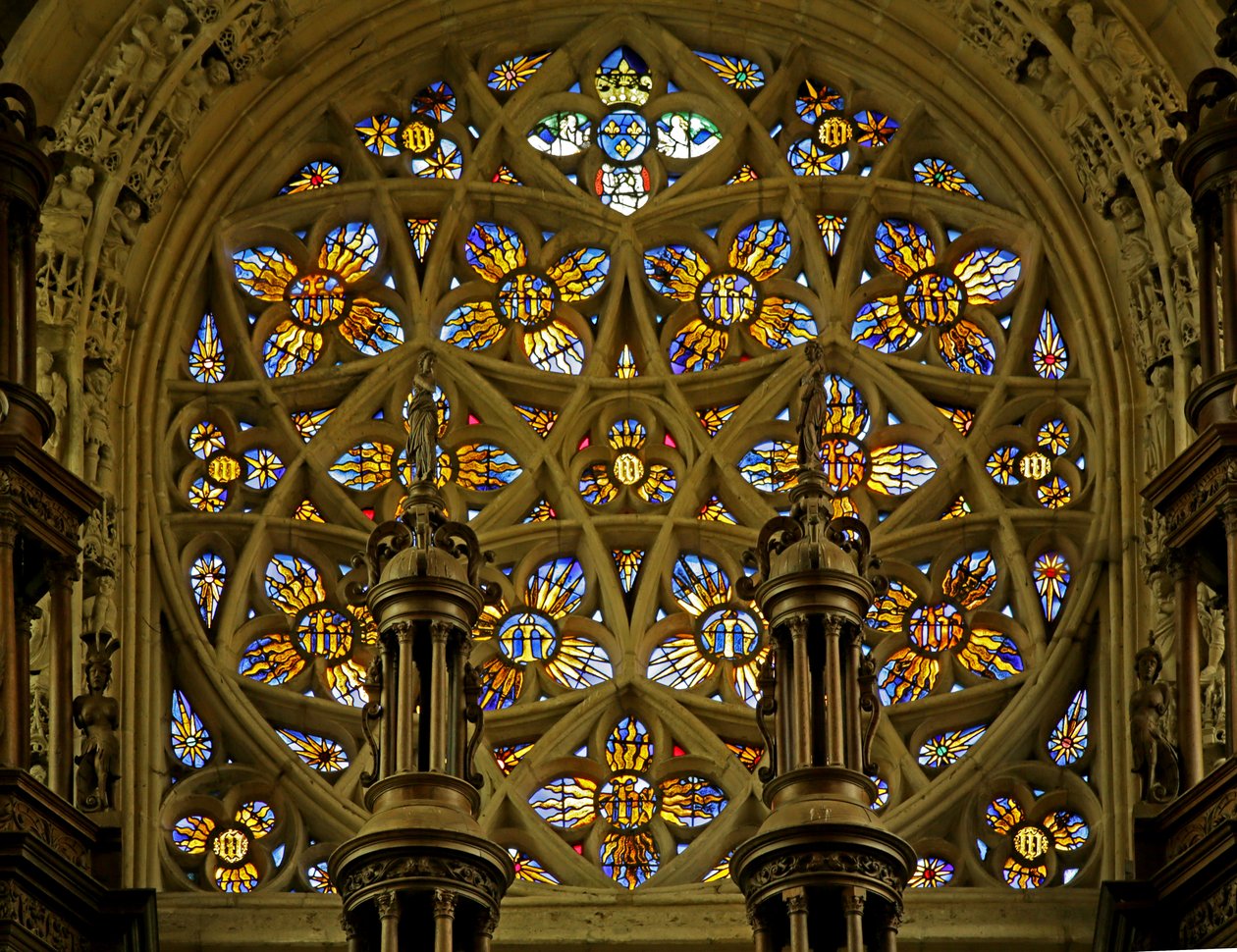 Janela que representa o Rose Window, sóis em chamas (vitral) de French School