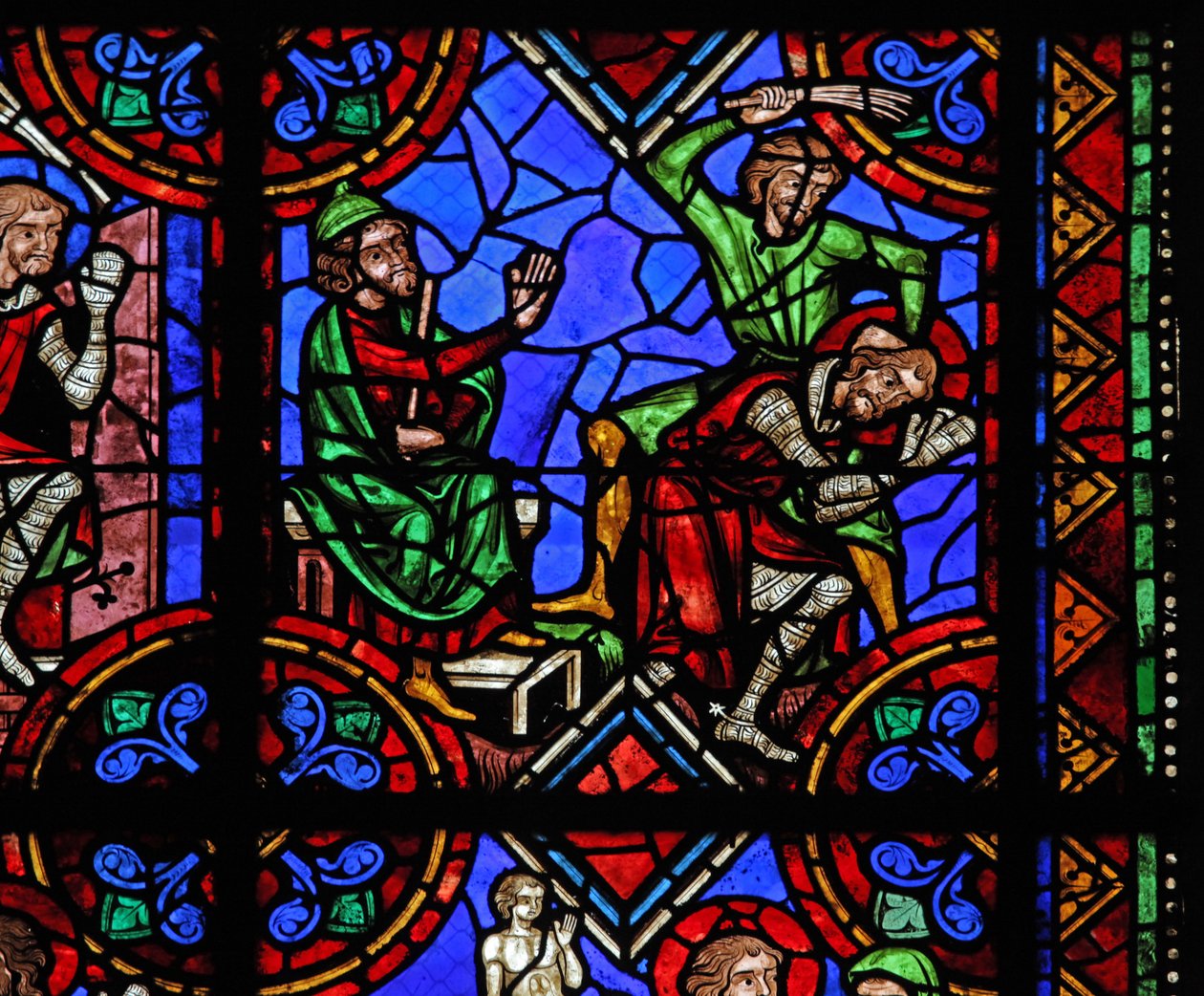 Janela w06 mostrando a história de São Julião de Brioude - São Ferreol, um amigo de Julien, que morreu durante as perseguições de Diocleciano, é capturado e espancado de French School