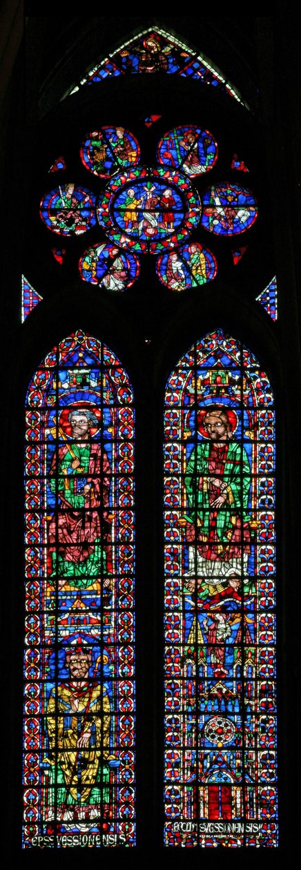 Janela w102 representando São Pedro e Santo André; Soissons Cathedral e um bispo; na rosa Cenas da vida de São Pedro de French School