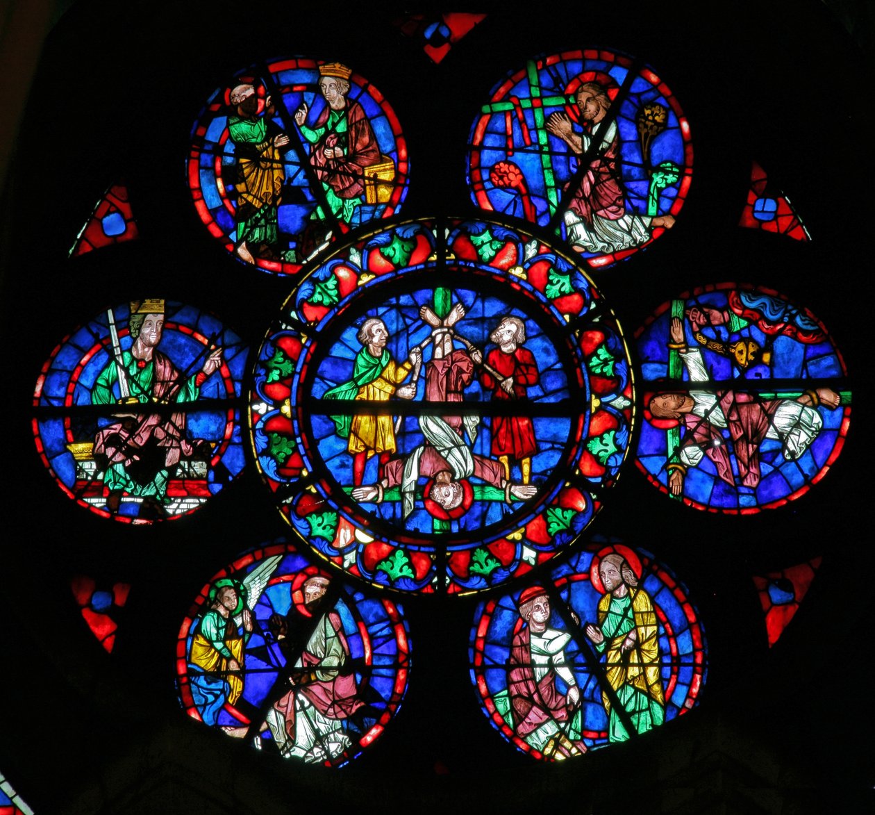 Janela w102 representando a prisão e morte de São Pedro e o santo com Simão Mago de French School