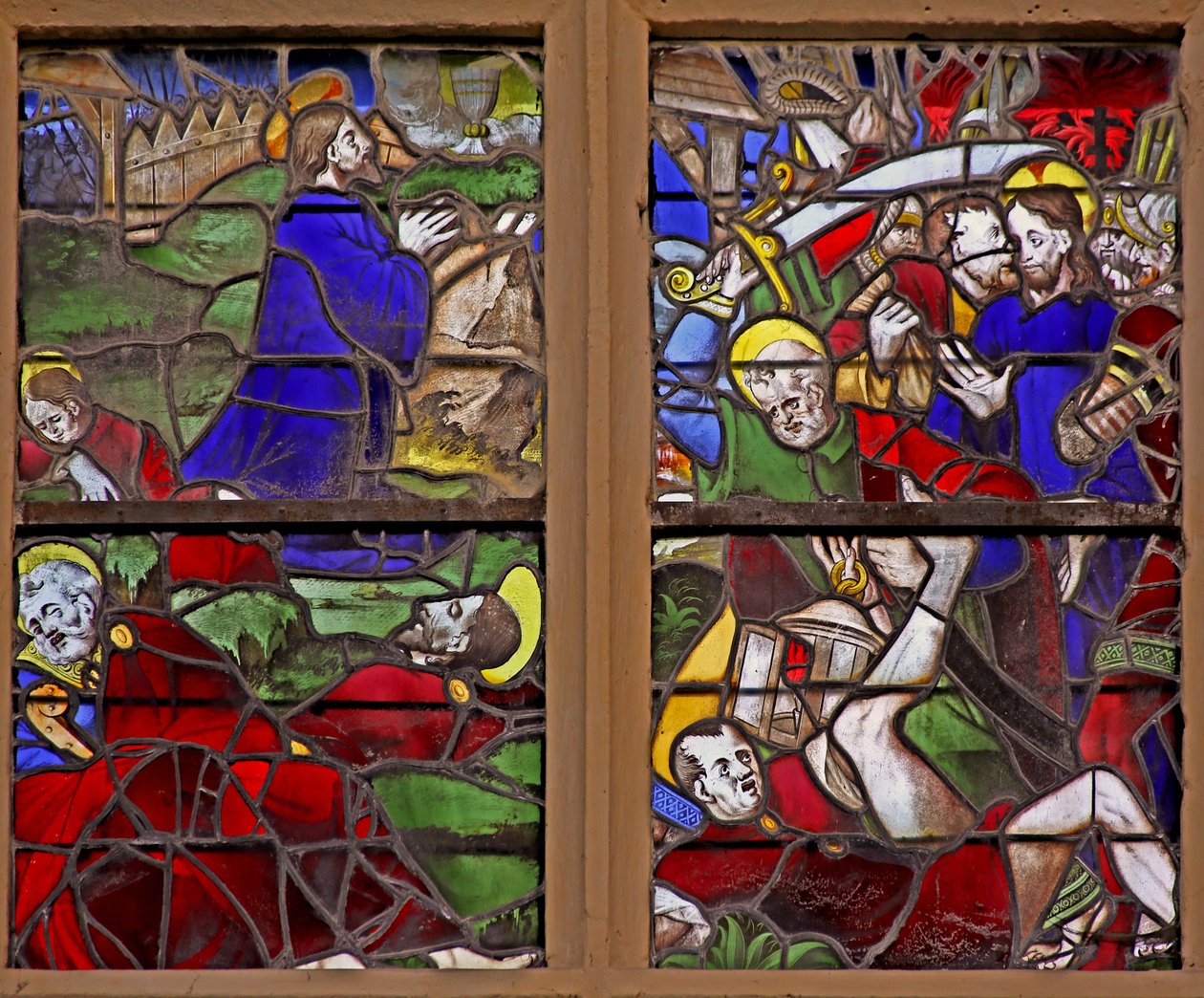 Janela w107 representando a agonia no jardim de Gethsemene; Judas Betrayal; Ataques de São Pedro de French School