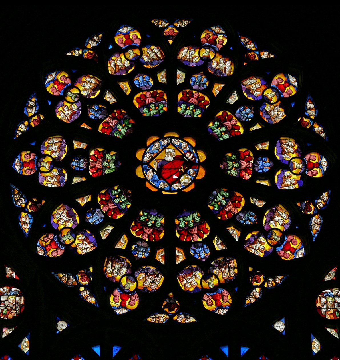 Janela da janela rosa do sul representando Deus Pai rodeado de querubins e anjos. Nas lancetas: a vida de Moisés (rosácea - interna) de French School