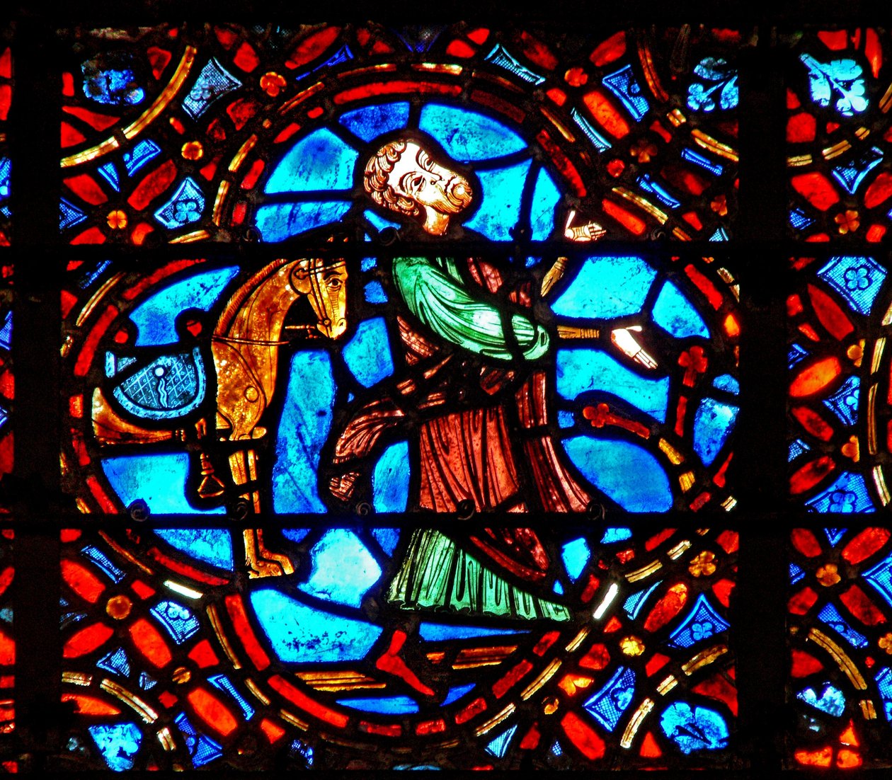 Janela w12 representando uma cena na janela do bom samaritano: o samaritano sai do seu cavalo de French School