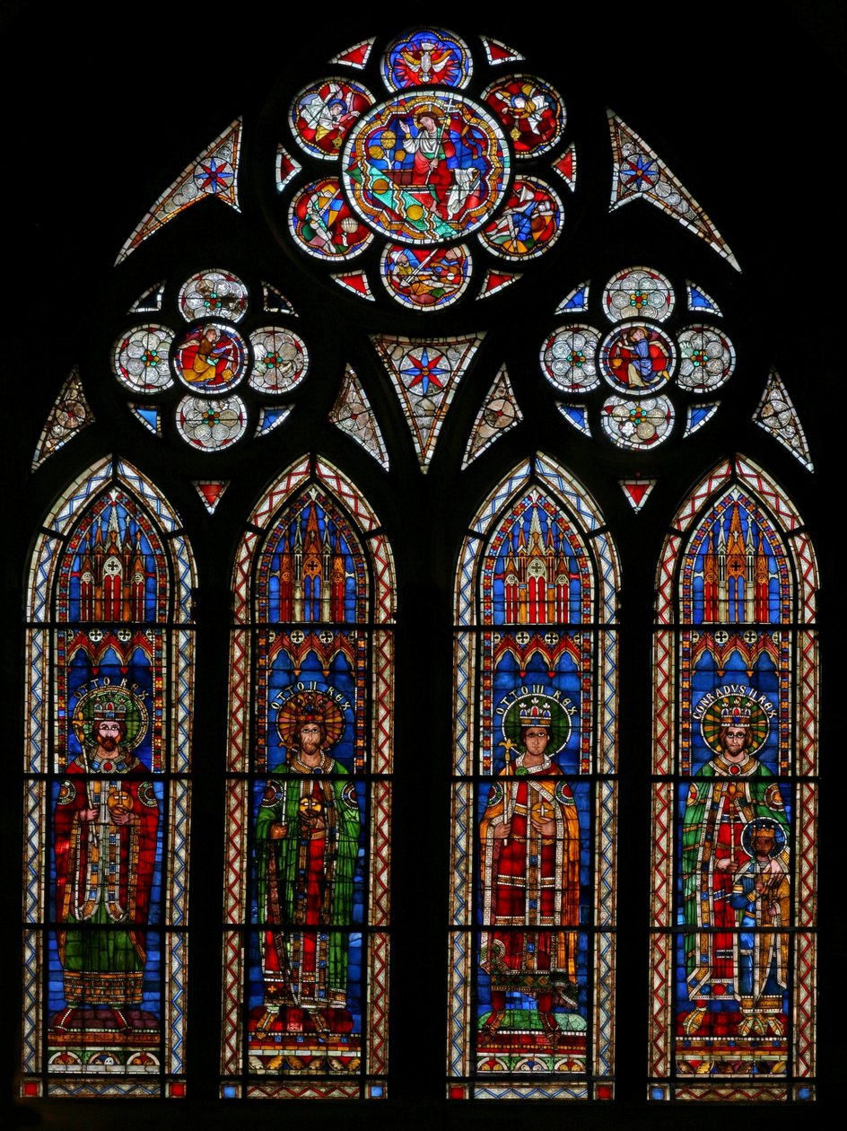 Janela w13 retratando imperadores romanos sagrados: Otto I, II, III, Conrad e um filho de French School