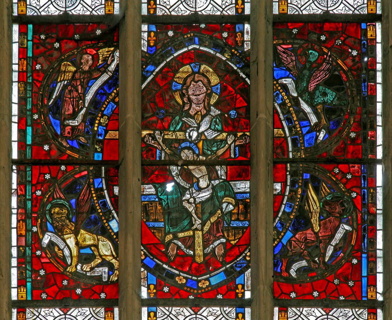 Janela w200 representando a Trindade cercada pelos emblemas dos evangelistas de French School
