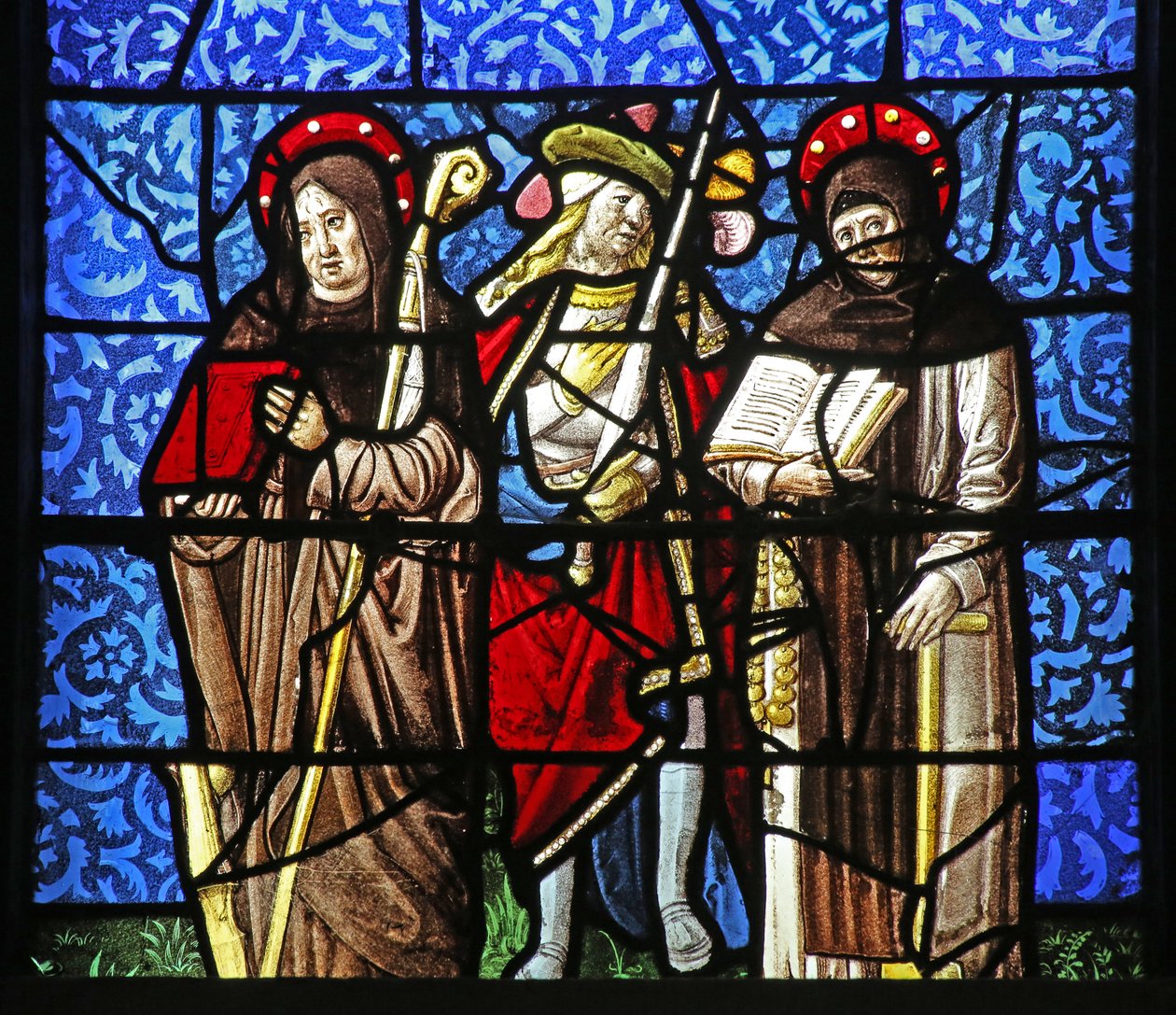 Janela w20 representando St Dominic e São Francisco com um chevalier segurando uma espada de French School
