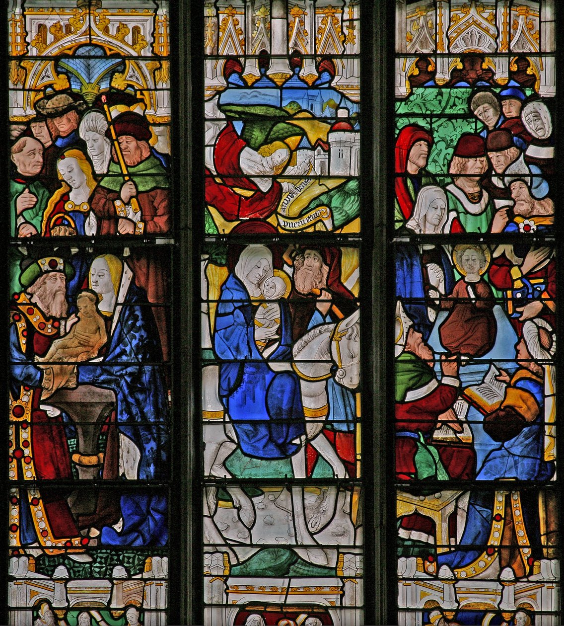 Janela w2 retratando a fuga para o Egito, no templo com Simeão, Cristo com os doutores no templo de French School