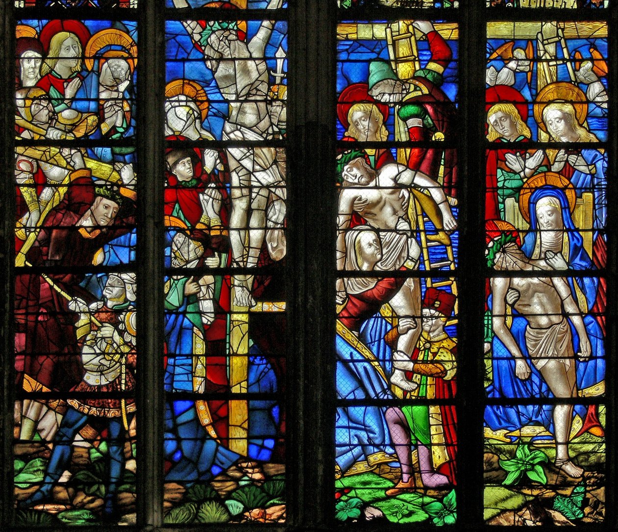 Janela w51 representando a Via Crucis, a Crucificação, Deposição e Pieta de French School