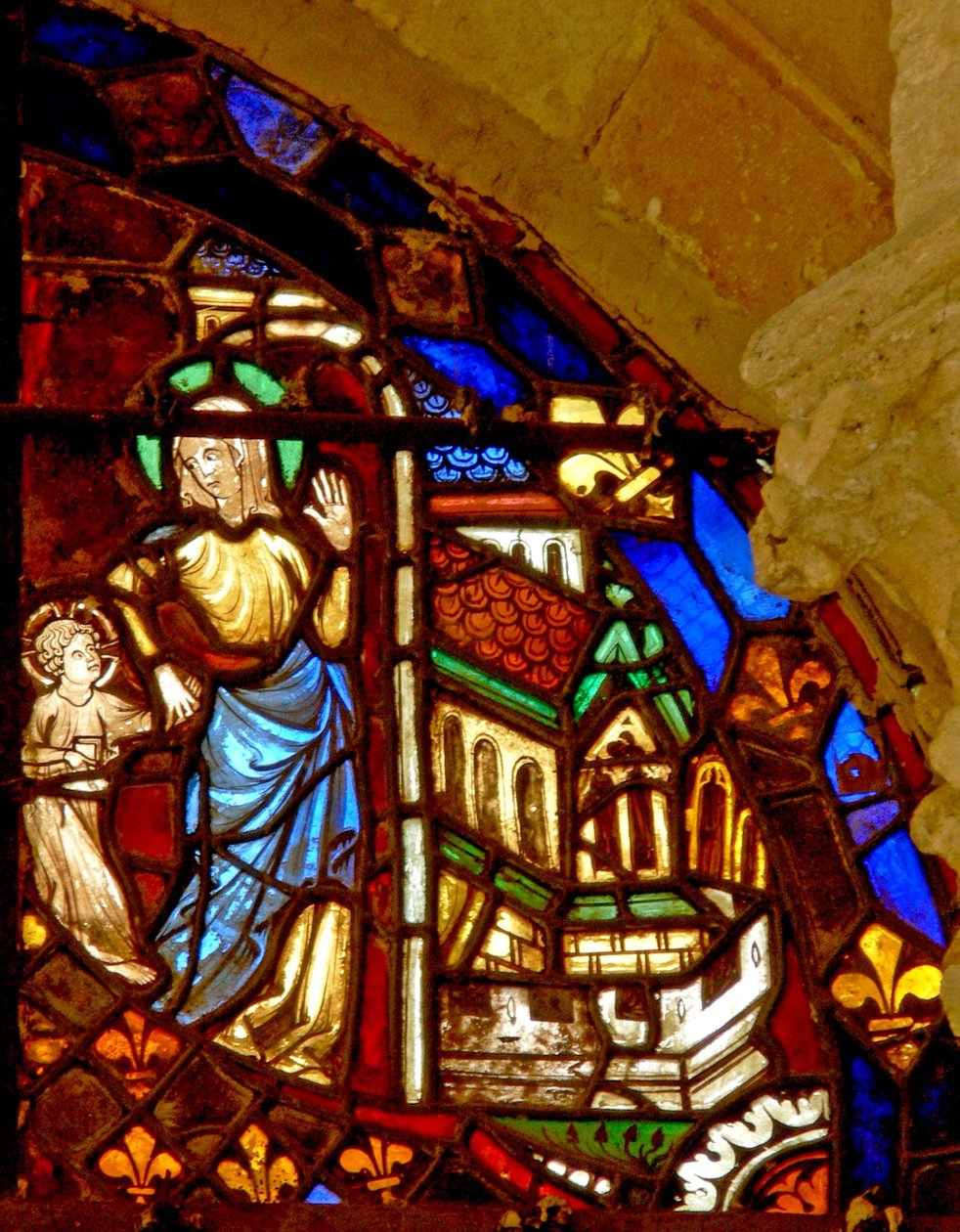 Janela w6 representando Maria com o menino Jesus o leva ao templo de French School