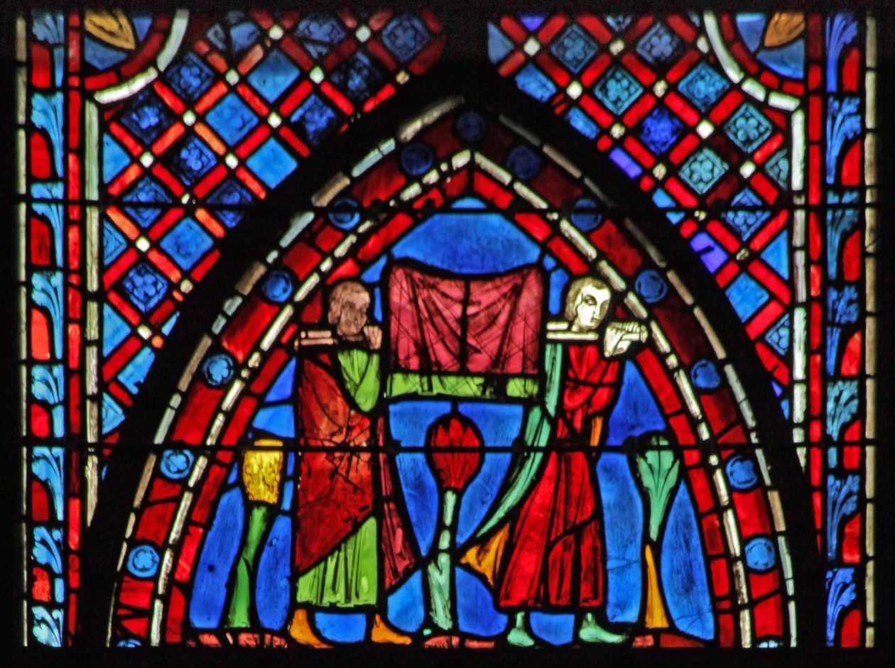 Window w7 St John: dois jovens trazem seus pertences de French School