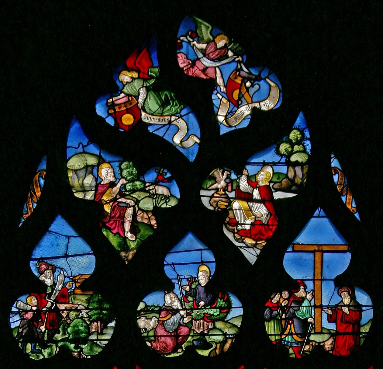 Janela w8 representando São João Batista, São João Evangelista, Abraão e Isaac, Moisés e a Sarça Ardente e a Elevação da Cruz de French School