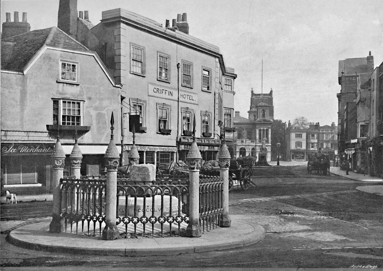 Pedra da coroação e Market-Place, Kingston-on-Thames, c1896 de Frith and Co